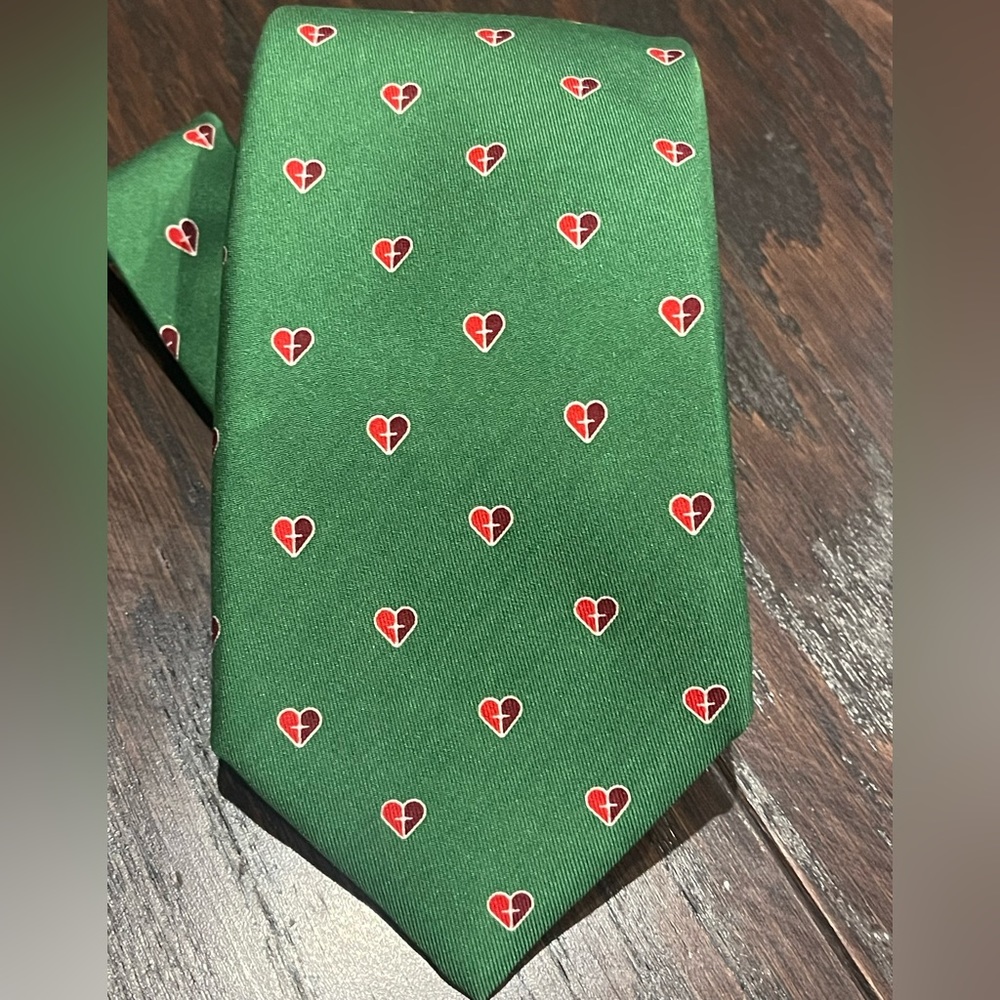 Vineyard Vines Custom Collection  Misericordia Heart Of Mercy Tie Necktie - Grn